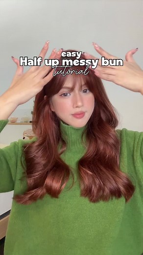 Half up messy bun hairstyle tut ✨🙌🏻 Perfect for school, office and holiday ! Hope u guys like it 🥰🫶🏻 #messybuntutorial #bunhairstyle #hairstyletutorial #halfuphalfdown #fyp #foryourpage #hairtutorial