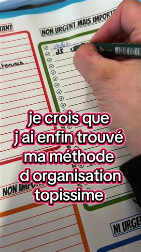 Le jour où ma charge mentale a enfin chuté... ☁️ Il y a peu, je saturais complètement entre ma vie personnelle et la gestion de ma classe. Ma directrice m’a alors conseillé une méthode d’organisation que j’ai immédiatement adaptée à mes besoins. Le résultat ? Un vrai déclic. Je me sens enfin plus légère et efficace sur tous les fronts. Je travaille d'ailleurs sur la création d'un Cahier de la Maîtresse Efficace et cet outil en sera la pièce maîtresse ! 👉Est-ce que vous seriez intéressées par un