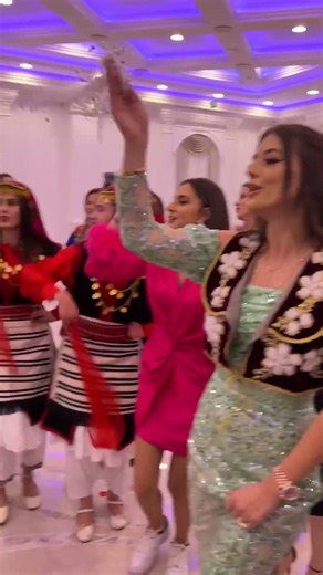Tradite dhe veshje popullore 🥰