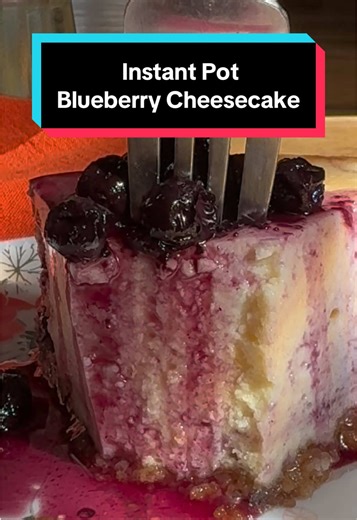 Your oven is ruining my vibe. – Cheesecake Cracks. Water baths. Oven stress. Or… just make cheesecake in the Instant Pot. It turns out creamy, smooth and perfectly set every time. Add blueberry sauce on top and suddenly cheesecake night feels very easy. Instant Pot Blueberry Cheesecake Crust 1½ cups graham cracker crumbs (about 9 crackers) 3 tbsp granulated sugar ¼ cup salted butter, melted Filling 16 oz cream cheese, softened ½ cup sour cream ⅔ cup granulated sugar 1 tbsp cornstarch 1 tsp vanil