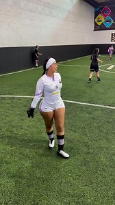 Le voy a sacar tarjeta amarilla por la falta que me haces 🤭 #piropos | Volleyball Babes 2.0