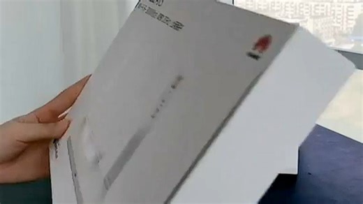 AX3华为5G路由器，信号覆盖强，家庭网络稳如磐石。客厅上网、卧室游戏都不卡顿，性价比高，实用性强，是居家办公和娱乐的贴心选择。