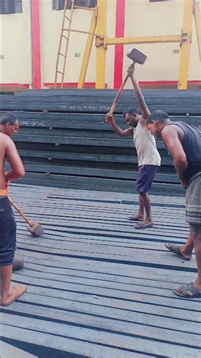 HAMMER TIME! Worker Breaks Steel Billet with 30kg Sledge #rollingmill #steelmill #factory #steel