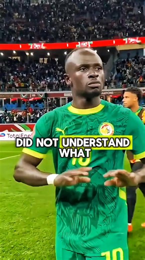 Why did Sadio Mané ask his teammates not to celebrate after Senegal qualified for the final? It made no sense at first. Even his own teammates didn’t understand what was happening. Let me explain. Senegal knocked Egypt out in the most brutal way possible. One goal. Scored by Sadio Mané in the 78th minute. A perfect strike that crushed the hopes of an entire nation. Egypt were eliminated. Senegal were through to the final. Fans celebrated. Players celebrated. But Mané did something unexpected. Ri