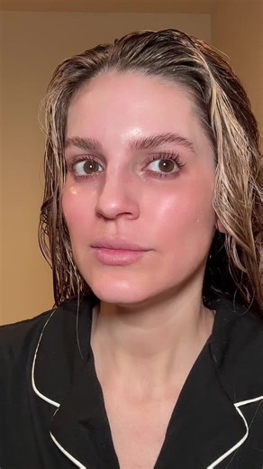 Just upgraded my skincare routine by finally incorporating retinol and if your regimen doesn’t include one yet, it should. Retinol is one of the most researched, results driven ingredients in medical grade skincare for a reason. It works at the cellular level to increase skin cell turnover, meaning it helps shed dull, damaged surface cells and replace them with fresh, healthy ones. Over time, this leads to smoother texture, brighter tone, fewer breakouts, softened fine lines, and improved firmne