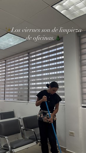 ¡Transforma tu Oficina en un Espacio Limpio y Productivo! 🧹 La limpieza de oficinas es más que una tarea; es una inversión en la salud y el bienestar de todos los que trabajan en ella. Un ambiente limpio no solo mejora la estética, sino que también fomenta la productividad y la creatividad. ¡Haz de tu oficina un lugar donde todos quieran estar! 🏢 📲939-233-8521 | Dra.Casas PR