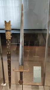 Apparently some historical swors were as thin as machetes, if not thinner (Les Invalides, Paris)