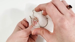 Ever had the stick pin of your shawl pin slip out at the most inopportune time? Ya, me too 😔 It was a brand new pin that I was SOOO proud of. It looked so pretty and sparkly on my freshly blocked lace shawl as I walked into church that I felt 10 feet tall. It wasn't until I got into the car after services that I noticed my BRAND NEW pin hanging precariously from a loop of my lace and the stick pin was no where to be found. It had simply slipped out at some point and I never did find it. Since t