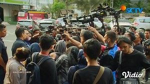 609K views · 4.5K reactions | Nikita Menderita Kista Tulang leher, Dewi Persik Legowo Damai? | Halo Selebriti Klik https://bit.ly/3jwqhsb buat nonton di Vidio.com | SCTV | Facebook