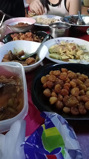 ချစ်တဲ့စိတ်လေးနဲ့ တစ်ကျော့စား — မြင်ပါများချစ်ကျွမ်းဝင်အောင်