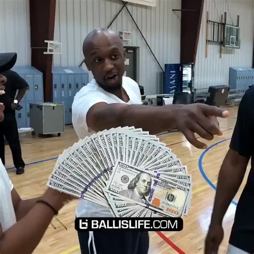 “You got more money than who?!?” 😂 HBD HS, NCAA & NBA Champion Jason "The Jet" Terry! Here's a hilarious moment we captured of the former 6th Man Of The Year talking trash and betting a thousand dollars with the trash-talking GOAT, Gary Payton. Best shooting season in the NBA JET: 12.4 PTS, 50% FG, 42% 3PT, 84% FT GLOVE: 20.6 PTS, 50% FG, 30% 3PT, 72% FT | Ballislife