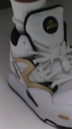 Pumped fit. Clean finish. The Pump Omni Zone II reads like a courtside classic - sharp, controlled, and built to move. | Reebok