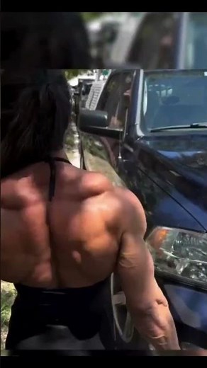 She looks like a heavy rock in movement #shorts #shortvideo #shortfeed #bodybuilding #backmuscles
