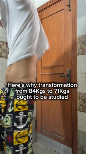 Ali Noor on Instagram: "Most people don’t get it but yes you can build muscle and burn fat at the same time 💪🔥 Here are 3 steps to become your strongest version 👇 1️⃣ Nutrition is king 🍽️ Eat 100 to 200 calories above maintenance and hit at least 1.8 to 2g protein per kg of bodyweight. This is how you grow muscle and torch fat at the same time 💥 2️⃣ Rest like a beast 😴 Train 5 to 6 days per week and sleep 7 to 8 hours every night. Your muscles grow when you recover not when you lift 🧠💤 3