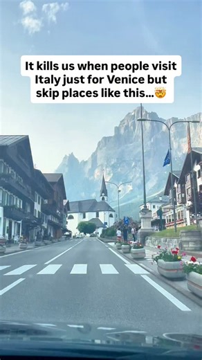 🏔️ less than 2 hours from Venice 👇🏼 ✨✨ Follow @upscaleadventurers for bucket list travel inspo! ✨✨ SAVE our dream Dolomites itinerary A road trip through the Dolomites is a bucket-list adventure for anyone who loves hiking, breathtaking views, and alpine lakes. It’s one of the most scenic trips we’ve ever taken! The best time to visit is late spring through early fall, so you can enjoy the hikes and lakes without the snow. Here are the must-see stops for your Dolomites road trip: 1️⃣ Tre Cime