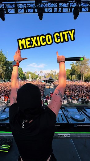 Amazing DJ Show in Mexico City by Mariana Bo