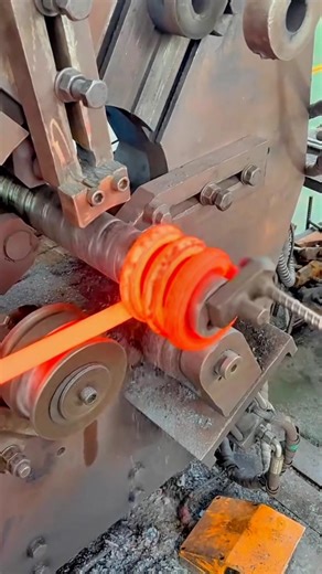 High Temperature Metal Shaping Process Using Rolling Machine for Precise Forming #shorts