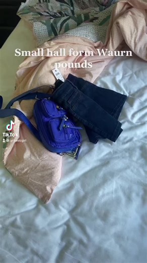 Small hall 🫶🏽🛍️🌸🏄‍♀️#basicaussiegirl #fypシ #fyp #foryou #basic #viral #blowup #australia #haul #shopping #summer