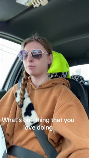 Music loud base bumping always