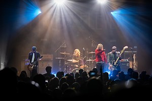 An interview with Trevor Hurst of Econoline Crush | Alan Cross