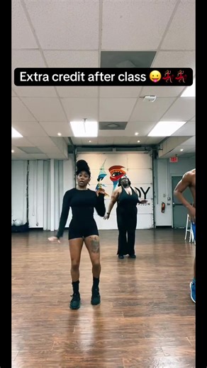 Join me Sundays at 9:05am for a good cardio burn 🔥🔥 #dance #dancefitness #cardiodance #tiktoklive #livehighlights