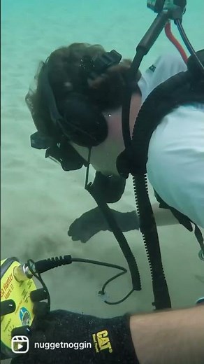 Underwater Metal Detecting The Ocean For Lost Jewelry!