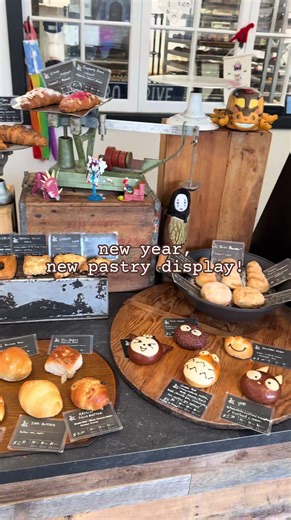 Starting off the new year with a new pastry setup! 🥳 Don’t worry all your favorites are still available, you might just have to look around to find their new home! 😁 #japonaisebakery #pastry #japanese #bakery #bostoneats