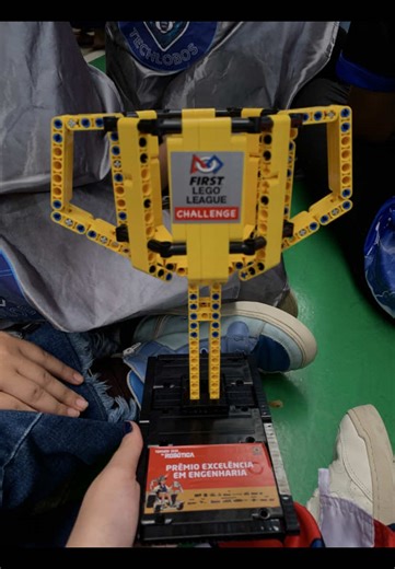 Última como competidora, mas não como sonho. A FLL me ensinou a acreditar, a lutar, a crescer e a amar cada passo do caminho. Doeu saber que era o fim, mas foi lindo demais ter vivido tudo até aqui. Se foi a última dança, que tenha sido a mais verdadeira, a mais intensa e a que vai morar pra sempre no meu coração. Nunca foi sobre robôs💙🥹🐺. #FLL #competition