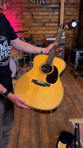 Peach Guitars unbox the Eric Clapton 30th Anniversary editions. The 000-42 is limited to only 300 models worldwide and is signed by the man himself. #martinandco #martinguitar #acoustic #guitarsdaily #ericclapton | Martin Guitar