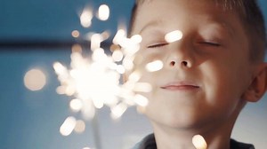 468K views · 1.9K reactions | ¡Crecimos pero no dejamos de soñar! En el mejor lugar para soñar, ahorrando logras tus sueños. Ingresa en www.elarboldelossuenos.com.ec y descubre cuantos bombillos has encendido, participa hasta el 31 de Diciembre. | Banco del Pacífico | Facebook