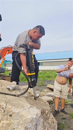 Hydraulic Splitting Machines for Granite Mining