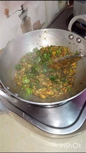 Saag Aloo Gobi Matar ki Swadisht Sabzi | Easy Indian Veg Recipe #recipe #shorts