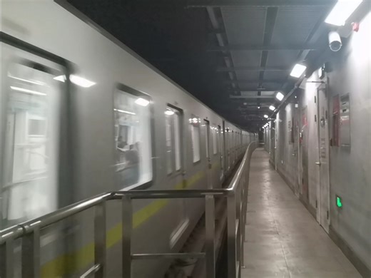 上海地铁14号线高达元老1401武定路进站、豫园～陆家嘴出站（蓝天路方向）
