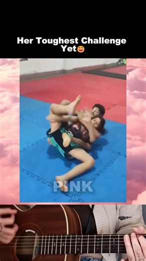 Woman vs Man grappling battle 💪 #grappling #challenge #training