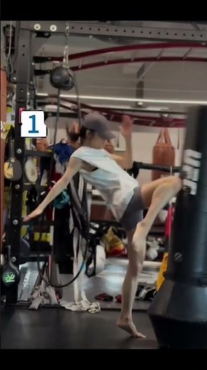 How To Execute A Muay Thai Flying Knee (Khao Loi)