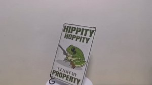 Funny Hippity Hoppity Get Off My Property Sign No Trespassing Sign Frog Decor Tin Signs for Home Bedroom Garden Yard(8 X 12 Inch)