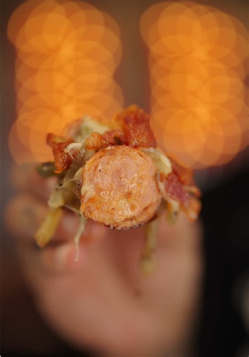 Cheesy Cheddarwurst Skewers 🧀🔥 These were absolutely killer! So much flavor packed into every bite. Super easy to make and perfect for feeding a hungry crew whether it’s the homies or the fam. I highly recommend giving this one a shot! _______________________________________ Ingredients: • 1 pack of @dietzandwatson bacon • 1 yellow onion • 2 jalapeños • 2 tbsp Worcestershire sauce • 1 tbsp SPG (salt, pepper, garlic) • 8oz @dietzandwatson Havarti cheese • 1 pack @dietzandwatson Classic Cheddarw