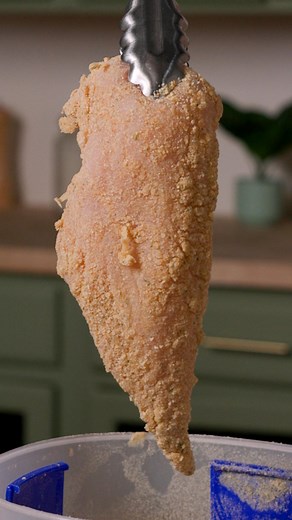 5.9M views · 1.7K reactions | We reviewed the batter shaker and found it lacking! Not enough batter stuck to the chicken and it's a pretty large gadget to store. Do you think our rating was too harsh? Try it out yourself here: https://amzn.to/4ooVIkG | Tasty | Facebook