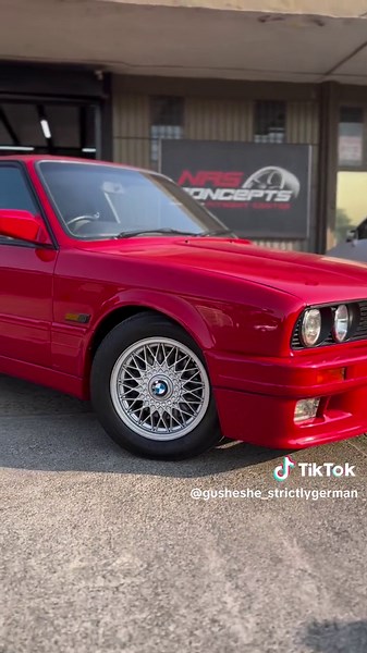 BMW 325is: Botsotso Gusheshe Sounds and Features