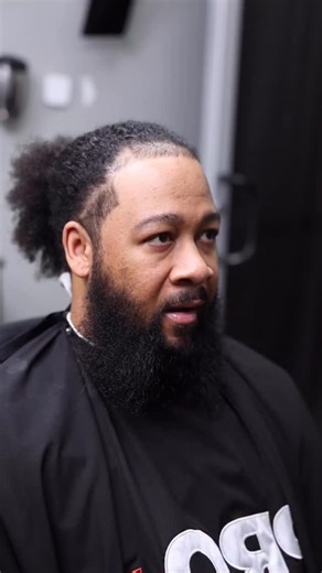 Clean beard starts with a proper wash and finishes with razor-sharp precision. Consistency in prep detail in execution = elevated results. Book your appointment through the link in bio. #BaltimoreBarber #BeardCare #BeardGrooming #MensGrooming #ProGrooming | Pro Grooming