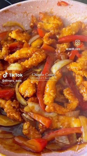 Chinese Crispy Shredded Chicken!😍 I’m using @diggersfoods crispy shredded chicken for this recipe! So good!🙌 412 calories per portion!😍 Serves 2! The sauce: 2 tablespoons soy sauce 2 tablespoons of honey Half a teaspoon of sesame oil 1 tablespoon of cornflour 60ml water 1 tablespoon of sweet chilli sauce Mix and set aside. I cooked the crispy shredded chicken in the air fryer for 12 minutes I fried some peppers, onion, and 2 crushed garlic cloves in a pan with oil. When is cooked to your liki