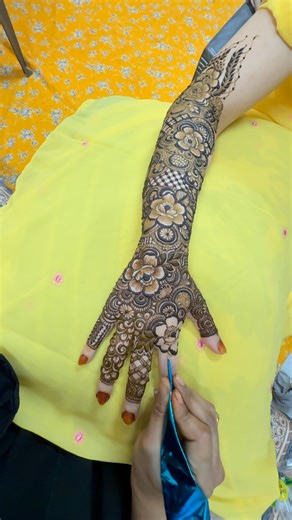 Farhana khatoon | Follow my page for more new designs bookings are open @mehendi_makeupbykhatoon #bridal #bridalmehendi #bridalmehendidesign... | Instagram