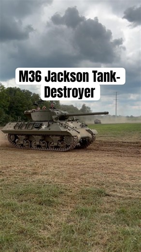 WW2 M36 Jackson Tank-Destroyer driving fast
