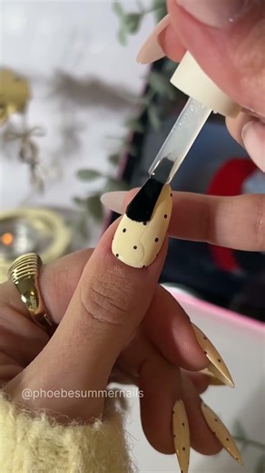 Easy simple nail tutorial 💛✨ #nails #nailart #simplenails #nailvideo