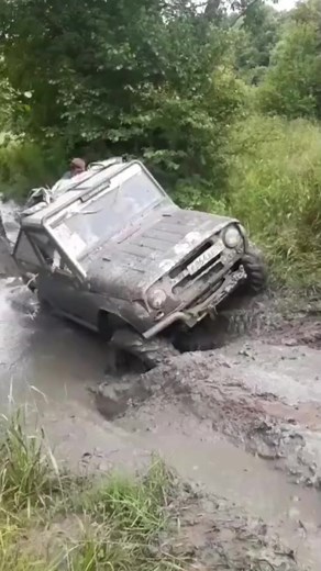 14K views · 230 reactions | Fails Off-roading. So dangerous if you don't have skills  #offroad #4x4 #racing #viral #jeep #dodge #ram #trending #fyp #ford #adventure #ford #toyota #speed #chevy #fypシ゚ #outdoors #overland #jeeplife #sportscar #offroading #amazingvideos #explore #supercharged #racecar #dodge #wrangler #usa | 4x4 ᴇxᴛʀᴇᴍɪᴇʀ | Facebook