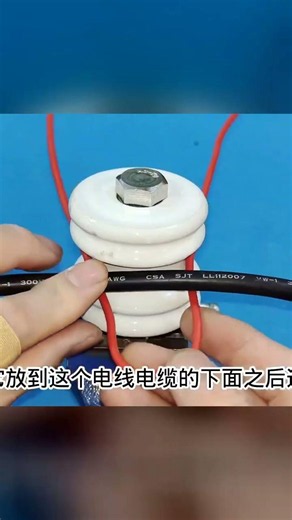 Roller-based wire binding technique – textbook-level skill, even experienced electricians wouldn'...