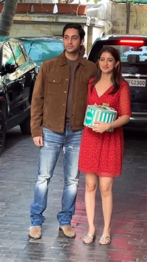 नानी जया का बर्थडे केक लेकर आए नाती और नवासा #shorts #bollywood #jayabachchan #navyananda