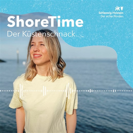 In der neuen Folge unseres Podcasts "ShoreTime – der Küstenschnack” sprechen wir mit der Singer-Songwriterin NORMA von der Insel Föhr - Friesische Karibik über ihre besondere Musik. 🎶 Denn die klingt mit jeder Note nach dem echten Norden: Nach Meer und Freiheit aber auch nach Geborgenheit und Zuhause. 🌊 Norma singt auf Friesisch, „op Platt“ und Hochdeutsch. Wundervoll poetische Songs aus ihrem Leben und ihrer Heimat. Wie sie zur Musik kam und wie Pop auf Föhrer Mundart klingt, erfahrt ihr in u