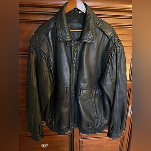 Roundtree & Yorke Black Lambskin Leather Bomber Jacket