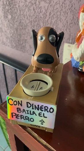 Les presento la ALCANCIA DE PROPINAS de mi stand, (debería ser un cuervo) 🐦‍⬛… el dinero que dejo la gente en este perrito, que fueron 127 pesos (tuve que poner mas dinero) pero los utilicé para comprarle sobres y croquetas a los perritos que están en estado de calle por mi casa ❤️🐶✨ gracias por el apoyo. #perritosnavideños #fyp #stand #perritoscallejeros #love | The-crow Mmg